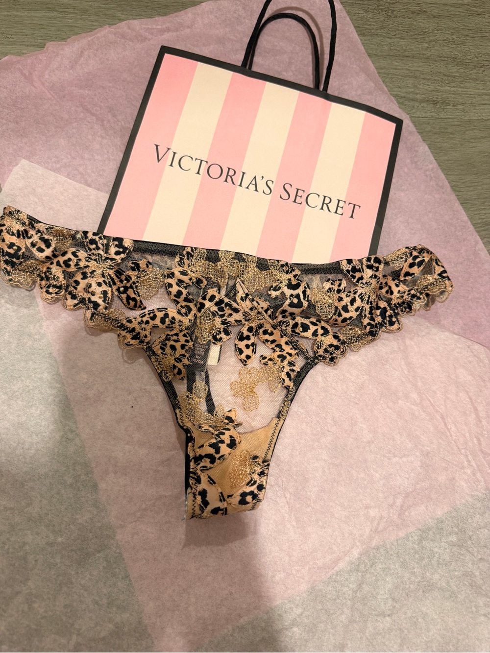 New Victoria's Secret Very sexy Thong M